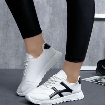 کفش کتانی ریبوک زنانه 