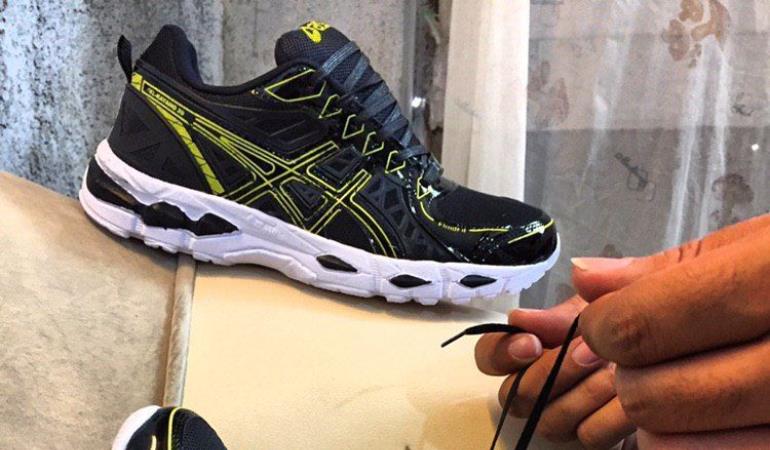 کتانی اسیکس aria